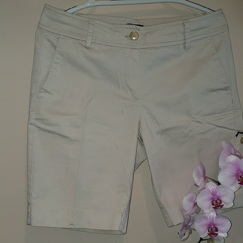 Ann Taylor Cream Bermuda Shorts Classic Tailored Design